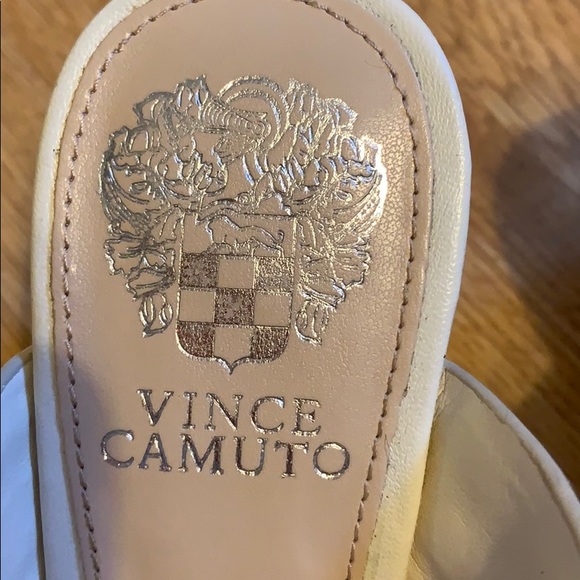 Vince Camuto with silver round studs. - Picture 3 of 8